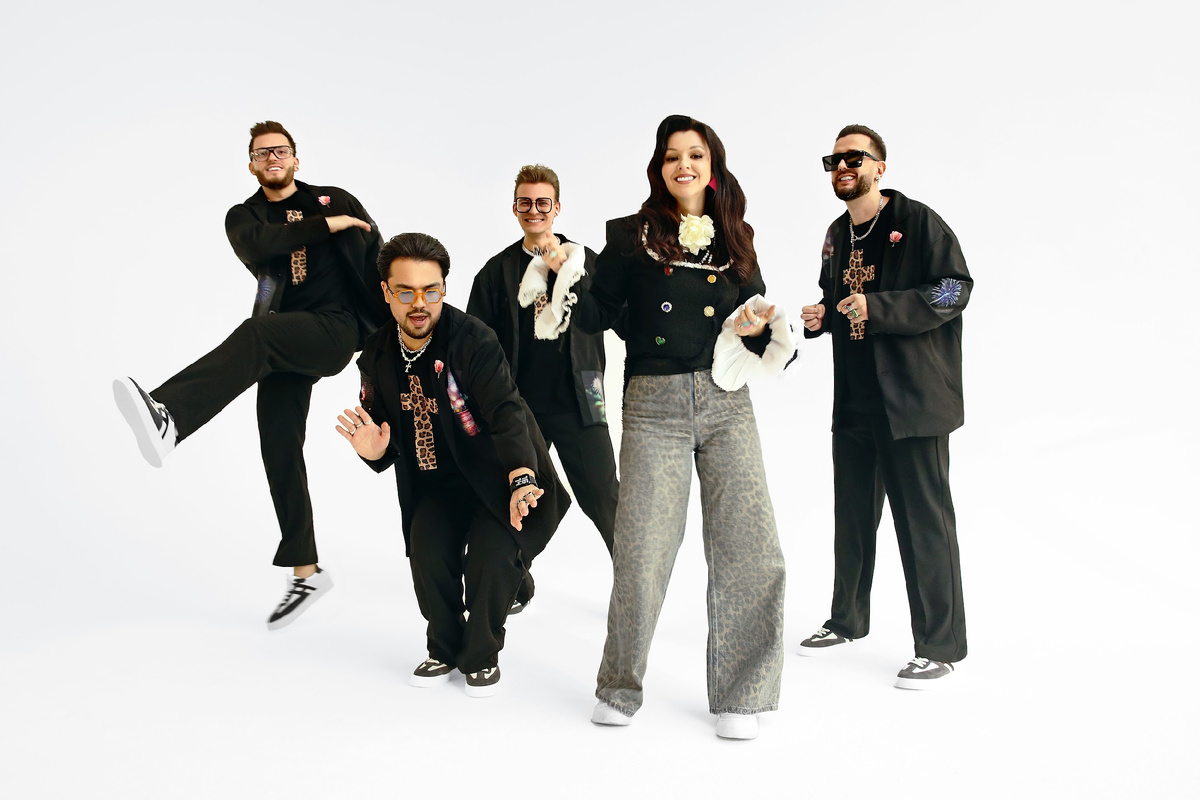 Я с группой “Holidayz” (в ней я фронтмэн уже много лет)