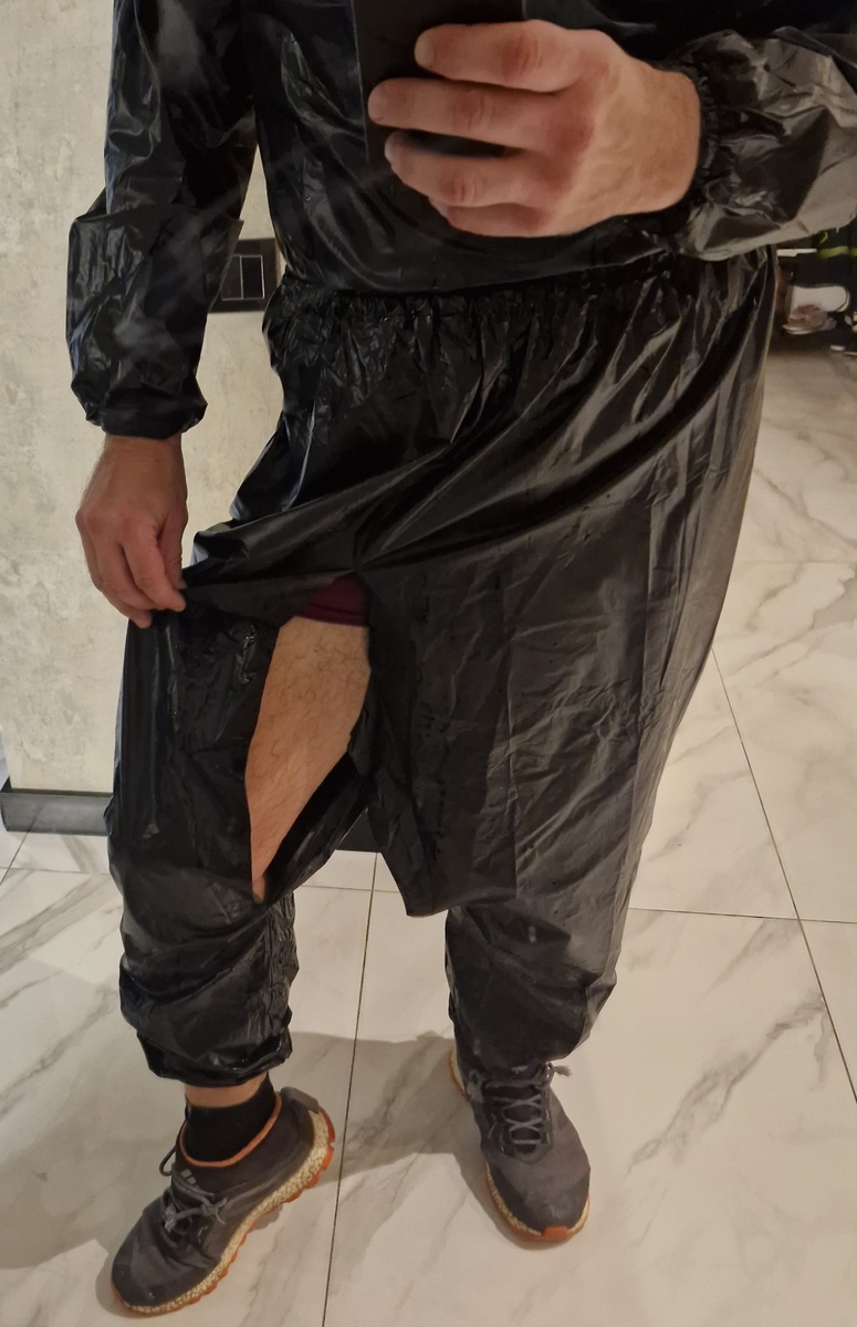 Штаны капитулировали почти сразу