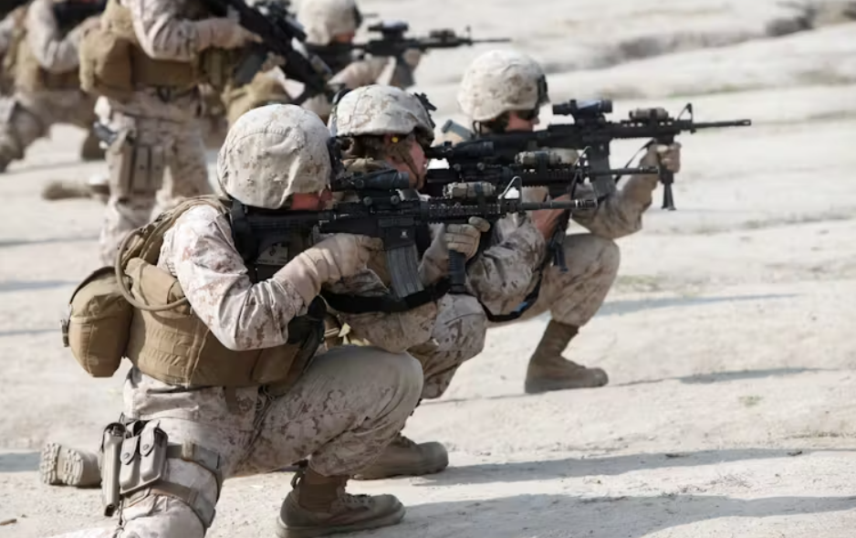 Члены женской группы морской пехоты США на боевой подготовке перед командировкой, октябрь 2011 г. Капрал Меган Гонсалес