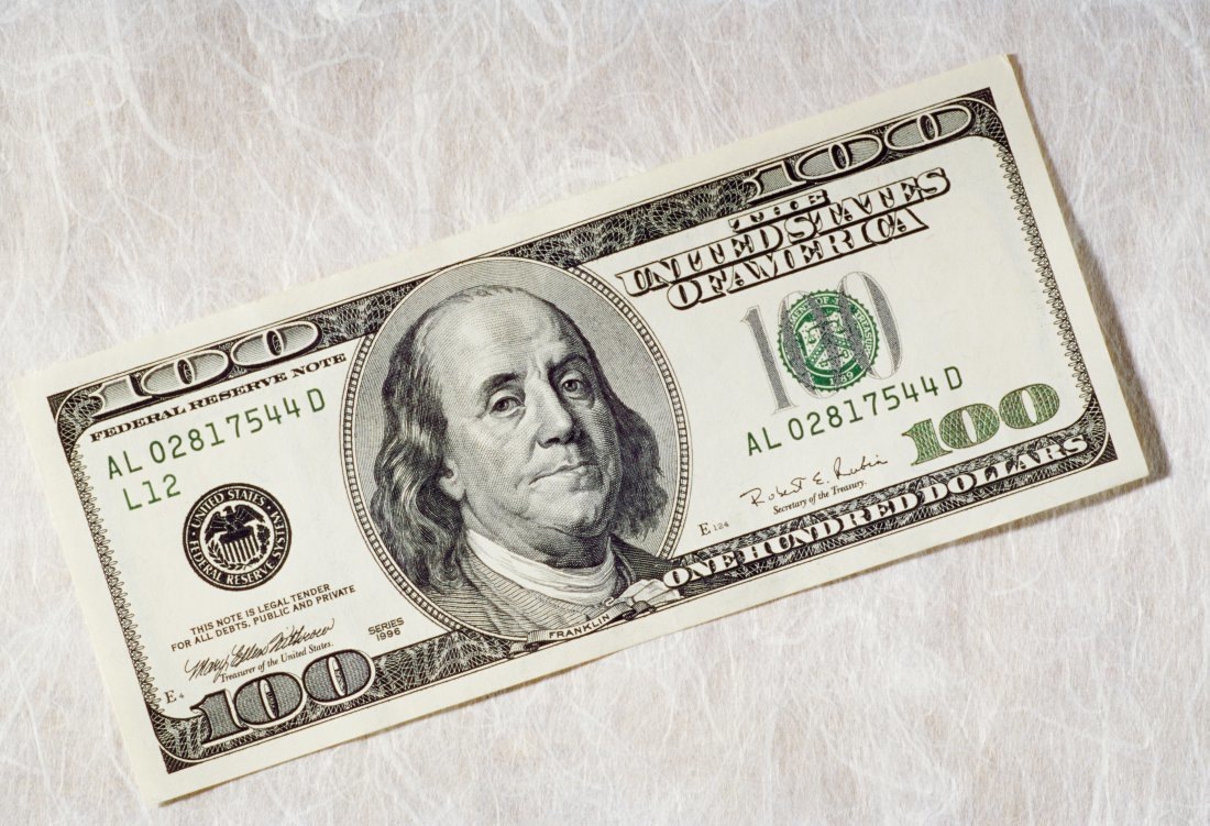 100 долларов