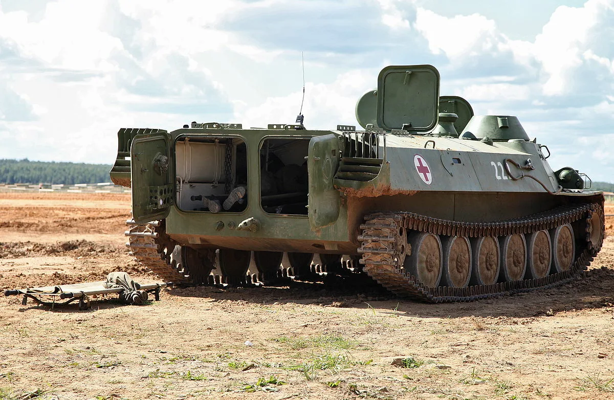 МТЛБ эвакуации раненных на Танковом биатлоне в 2013 году