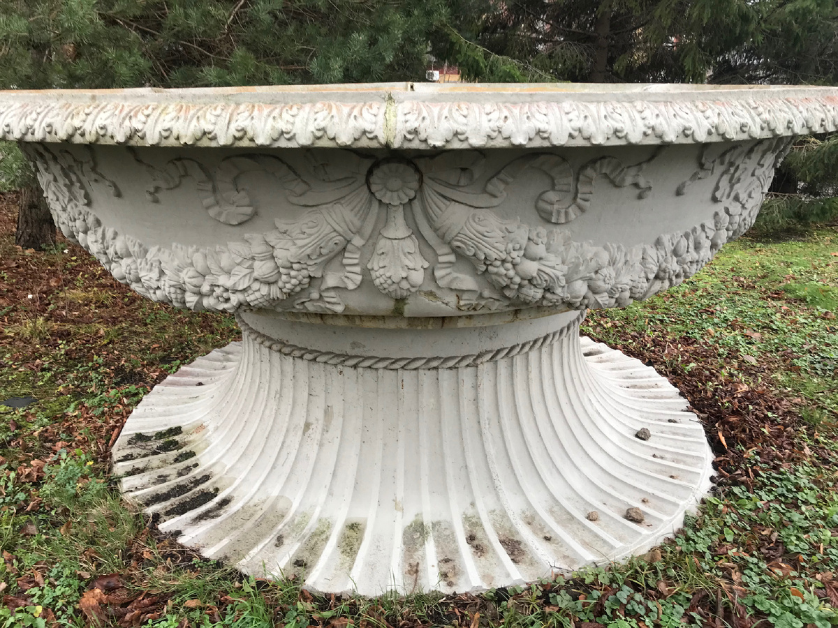 Недавно эта чаша справила полувековой юбилей. Установили её в 1974 г.