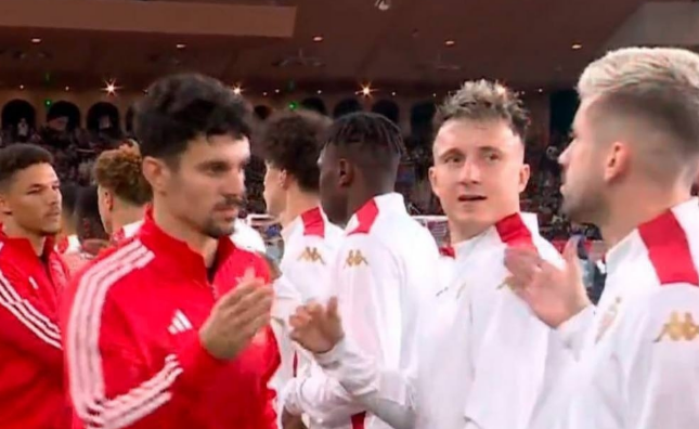 Александр Головин обернулся вслед Анатолию Трубину, который не пожал ему руку. Фото: соцсети