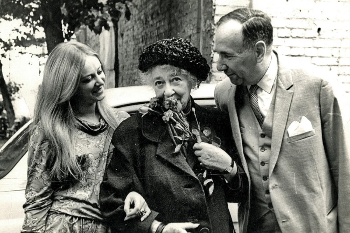 На фото Маргарита Терехова, Фаина Раневская и Ростислав Плятт. Вместе они играли в спектакле Анатолия Эфроса «Дальше – тишина…»