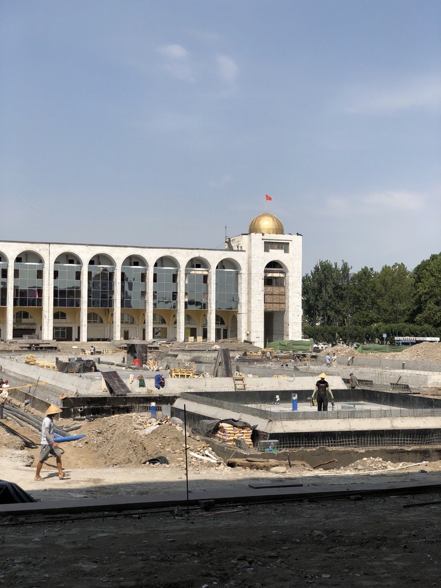 Площадь Ала-Тоо - главная площадь Кыргызской Республики, август 2024 г.