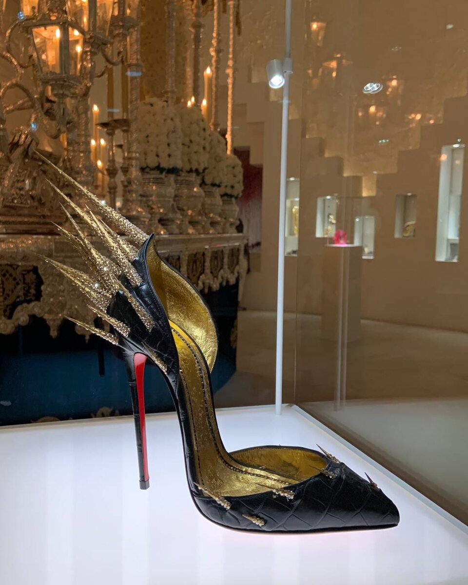 Фото сделаны мной на выставке Лубутена в форуме Гримальди