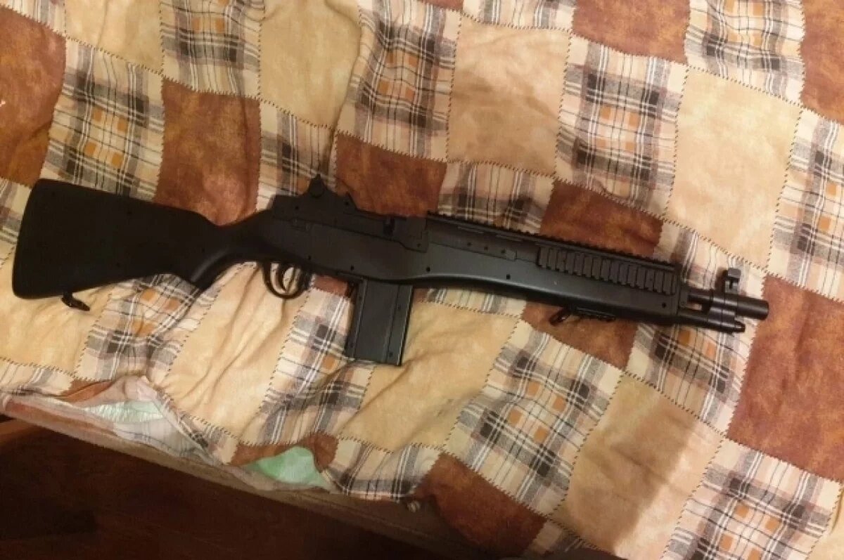    Игрушечное оружие из которого был выполнен выстрел