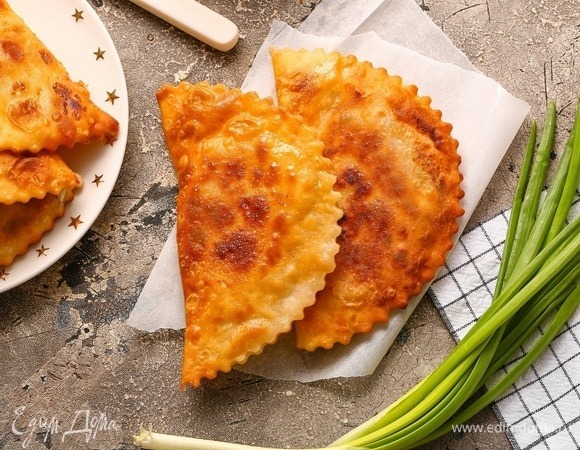 Вода, мука, масло и соль: самый простой рецепт теста для чебуреков