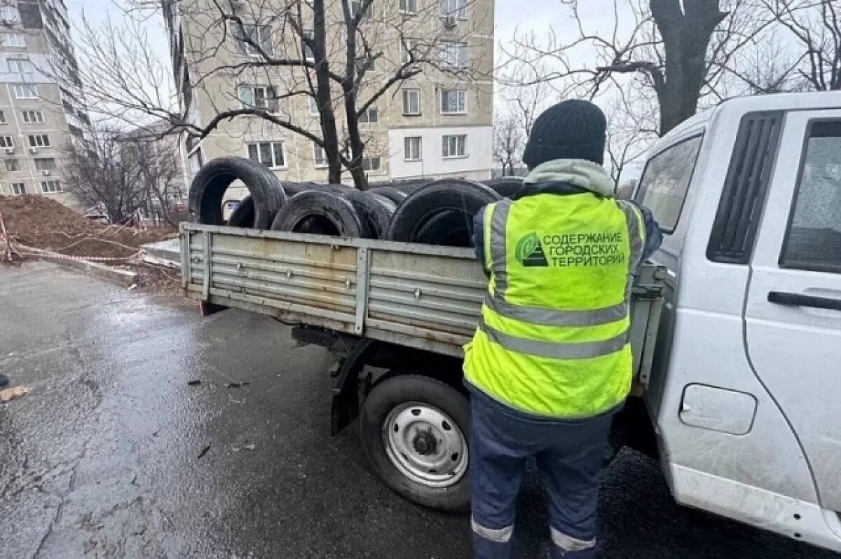    85 тонн с начала ноября: Владивосток очищает улицы от старых покрышек