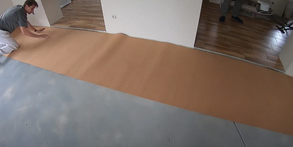 Укладка паркетной доски на клей в гостиной площадью 25 м²