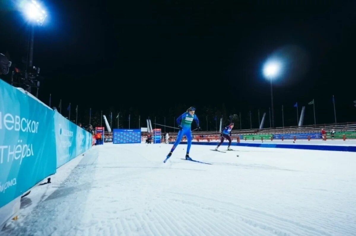    Биатлонисты соревновались в четырех командах.