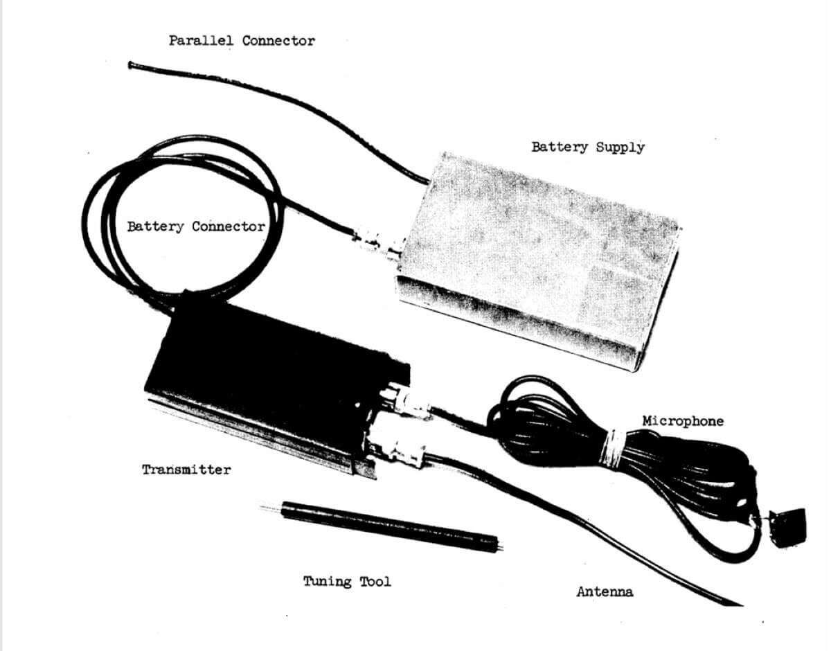 Комплект радиозакладки SRT-3. Источник: Operating and Maintenance Manual for Transmitter RT-3R and PSU RT-3PS