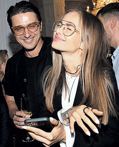 Стас Бондаренко и его жена Аурелия Алехина  
