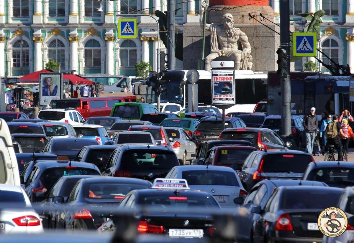 в час пик на дорогах Петербурга