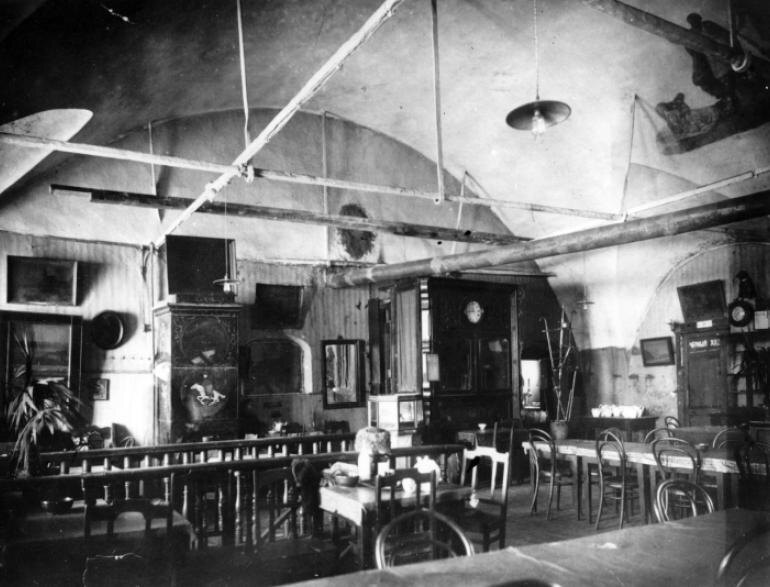 Псковские приказные палаты.Трактир "Крым". Дореволюционное фото.