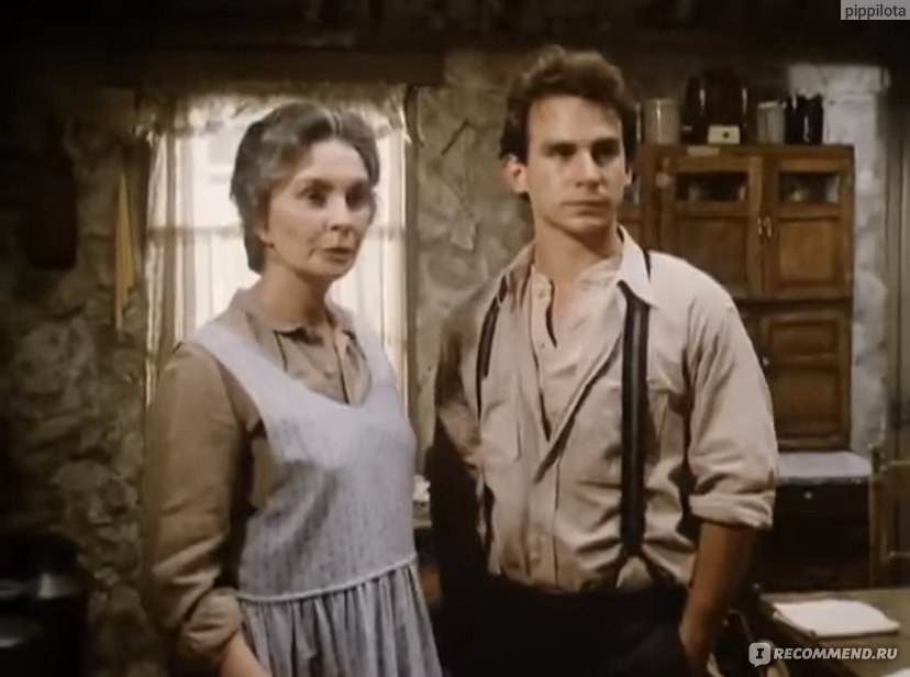 Фиона, мама Мэгги, с её первым и самым любимым сыном, кадр из кф "Поющие в терновнике"