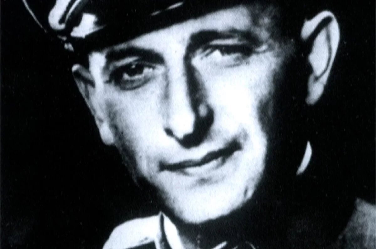    Отто Адольф Эйхман (1906–1962) нацист и оберштурмбаннфюрер СС (подполковник). Ему было поручено Рейнхардом Гейдрихом организовать и управлять логистикой массовой депортации евреев в гетто и лагеря смерти в нацистской Германии.