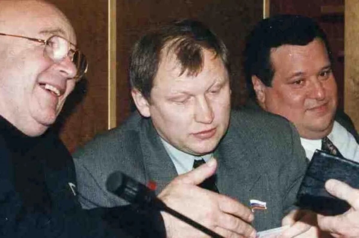    Михаил Глущенко (в центре) - на заседании Госдумы