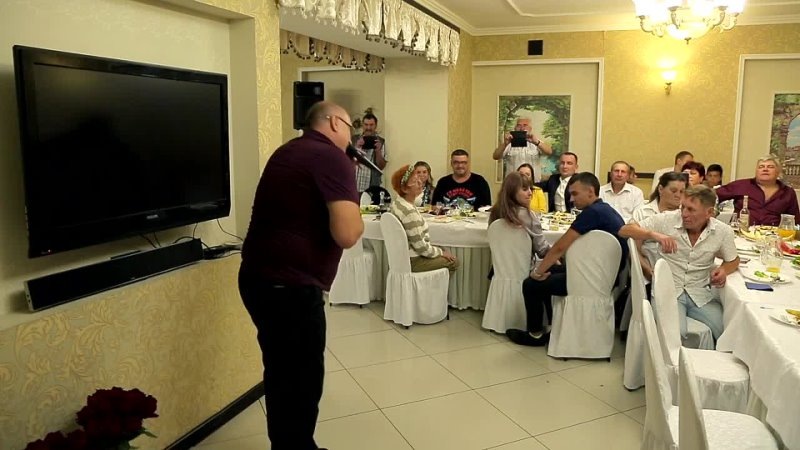    Кадр из видео с исполнением юбиляром песни-переделки «Мой друг» (Игорь Николаев) на юбилее для гостей