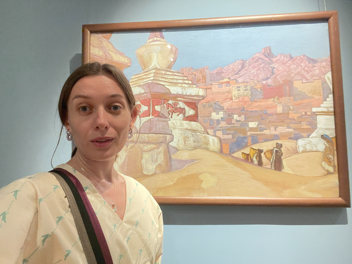 Я и Рерих. После этого я опять слегла как будто из-за простых кондиционеров в музее. 