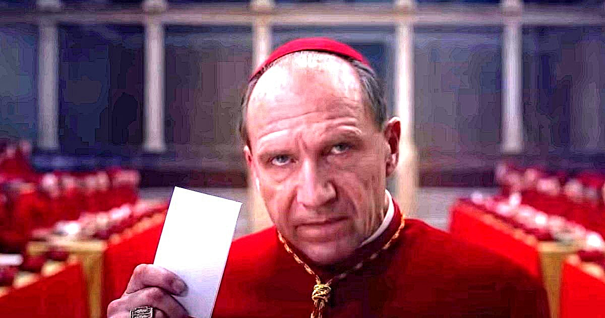 А вот зелёных, жёлтых и красных карточек в кардинальских играх нет... Возможно, зря. 