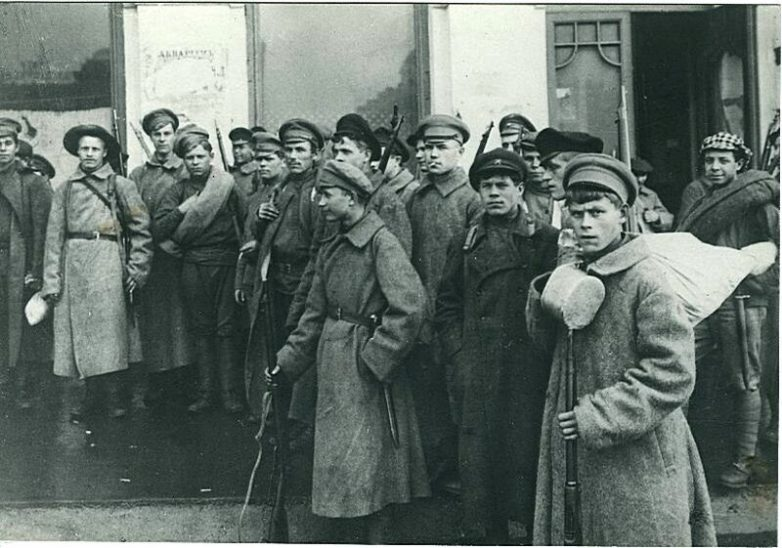 Продовольственный отряд перед отправкой на хлебозаготовки. Фото из открытых источников.