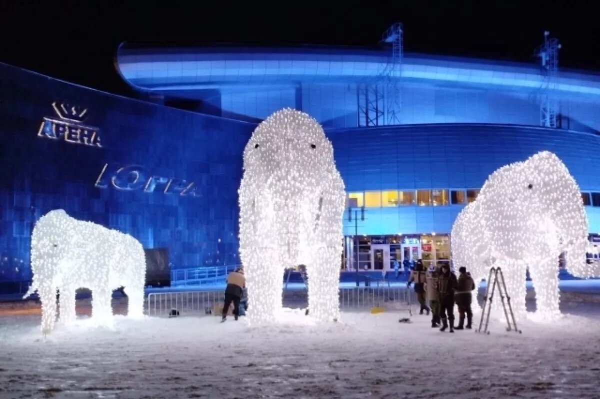    Высота папы-мамонта достигает 6 метров, мамы – 5 метров, мамонтёнка – 3,5 метра.