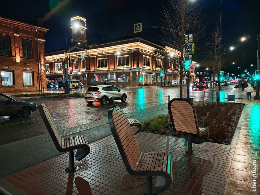    Новогодние украшения будут устанавливать в ночь с 28 на 29 ноября. В связи с этим с 23:30 до 6 часов будет ограничено движение от Воскресенского собора до проспекта Победы.