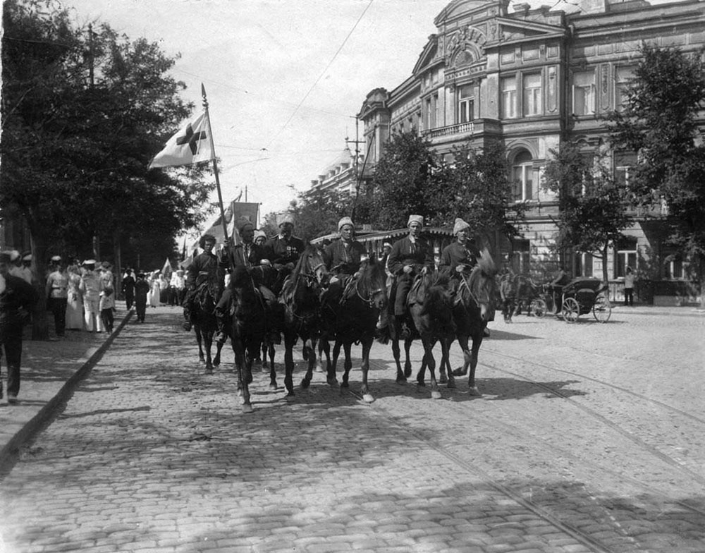 Конница Врангеля в Севастополе, 1919 г. Фото: Из архива/ Российское историческое общество.