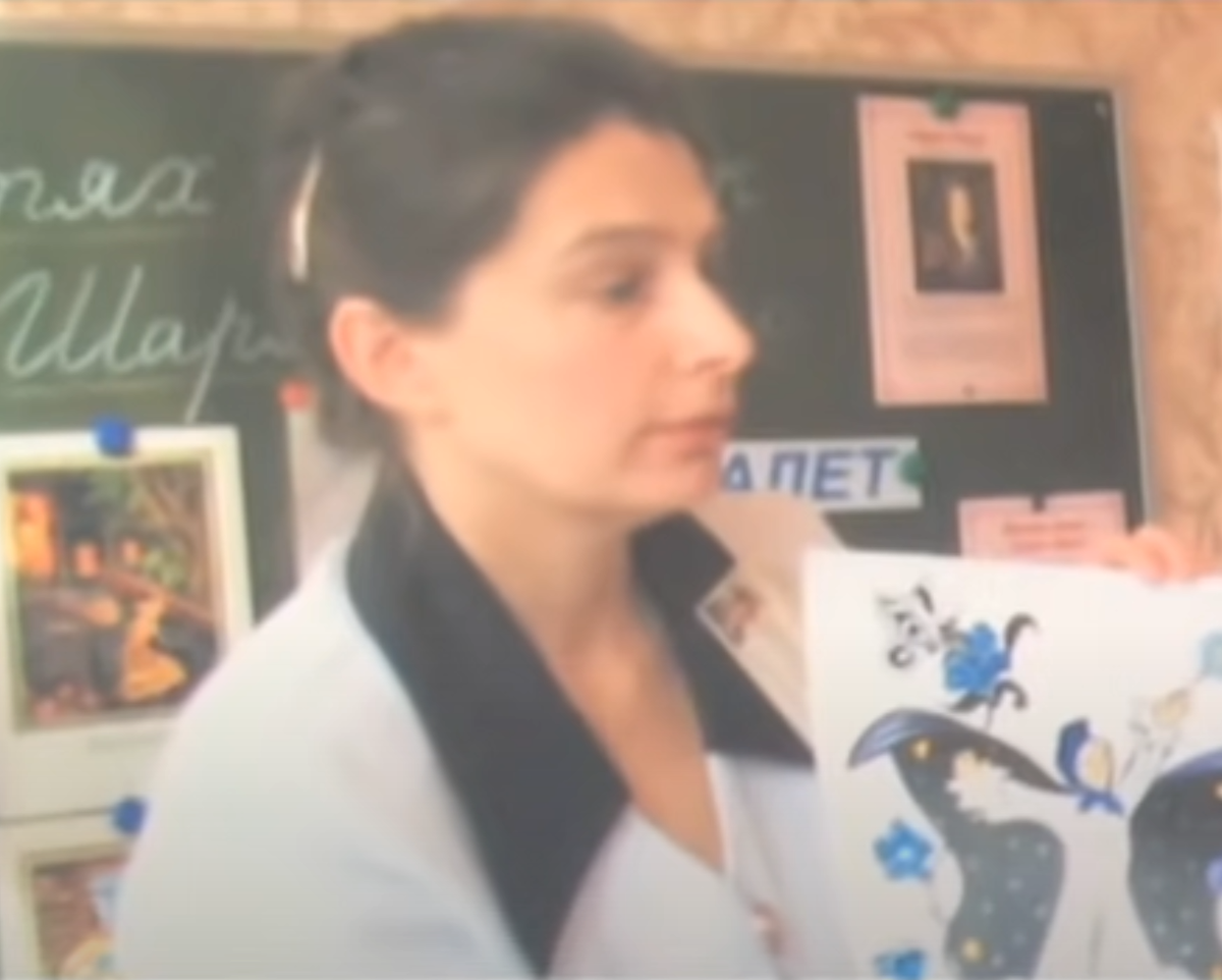 Учительница не была одинокой - она создала семью, родила детей.