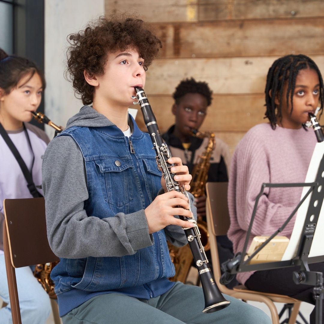 Ученик с кларнетом в строе B♭ (YCL-450)