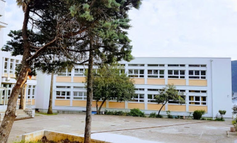 Черногория. Херцег-Нови. Primary School Dašo Pavičić