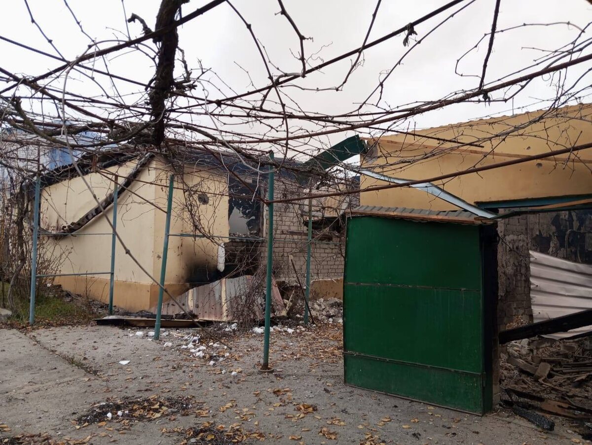    Последствия обстрелов в Весёлом