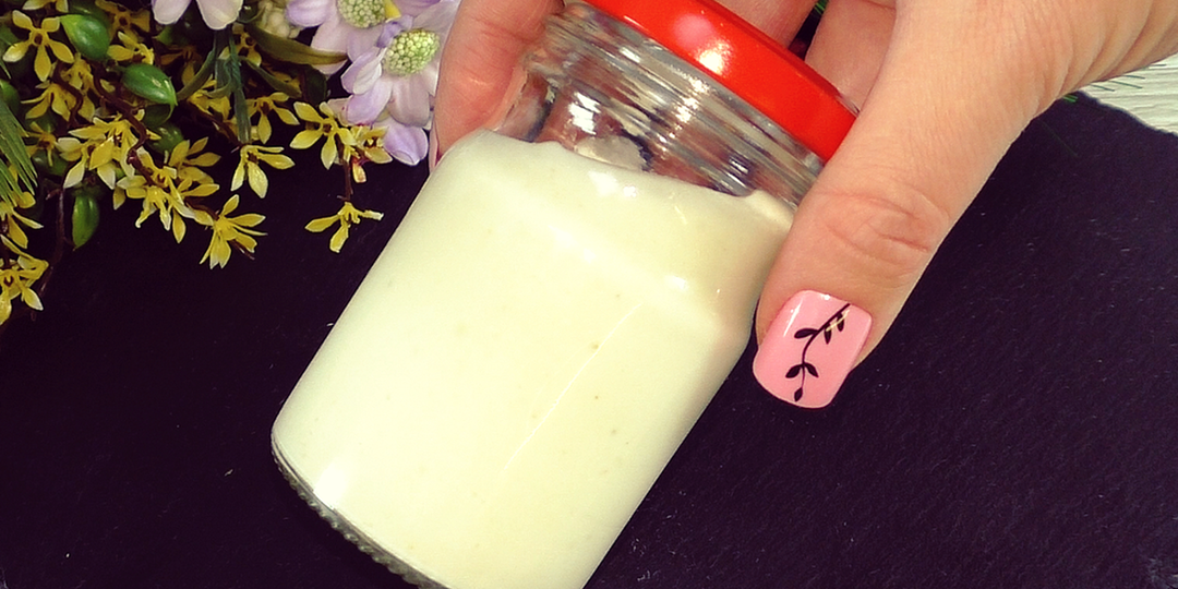 Майонез теперь не покупаю, готовлю сама: без яиц на молоке за 1 минуту, хранится долго ("в нём ложка стоит", всегда получается)