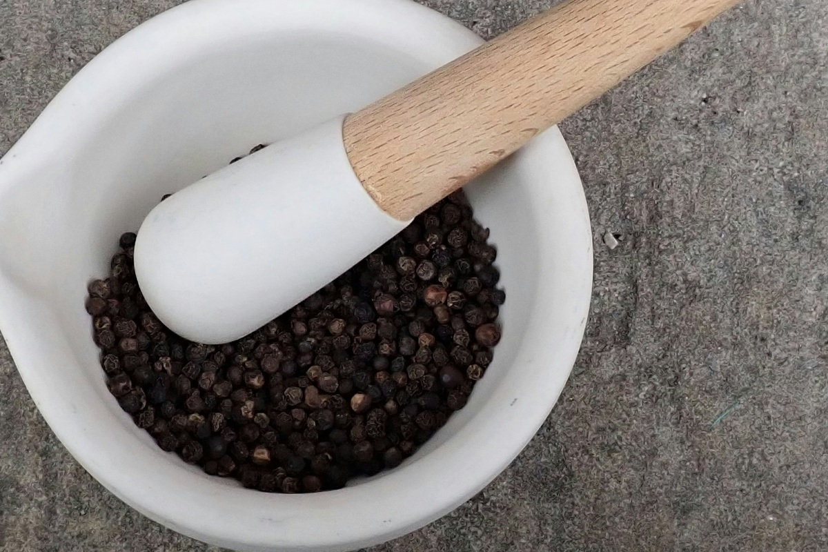     Почему мы чихаем от черного перца?