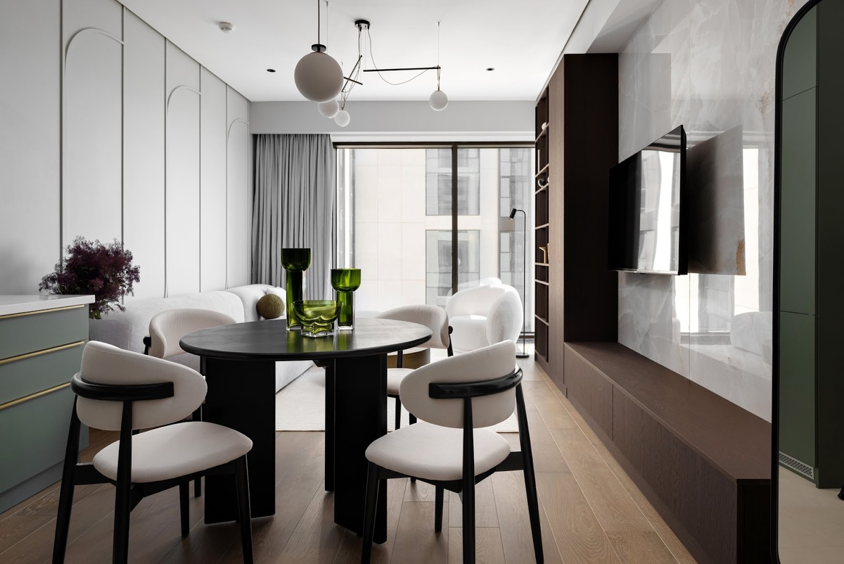 На фото: интерьер гостиной в квартире 50 кв.м, ЖК «Поклонная 9». В кадре модульный диван Риббл-2 от divan.ru. Дизайнеры: Евгения Ануфриенко и Юнна Лукинских, студия Yuloo Studio; фотограф: Роман Алексеев