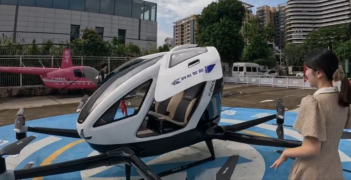 Это фото аппарата eHANG 216 уже летающего в небе Китая