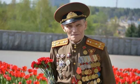 Это фото с Яндекса, а не дядя Миша, о котормо я пишу. Но они очень похожи!