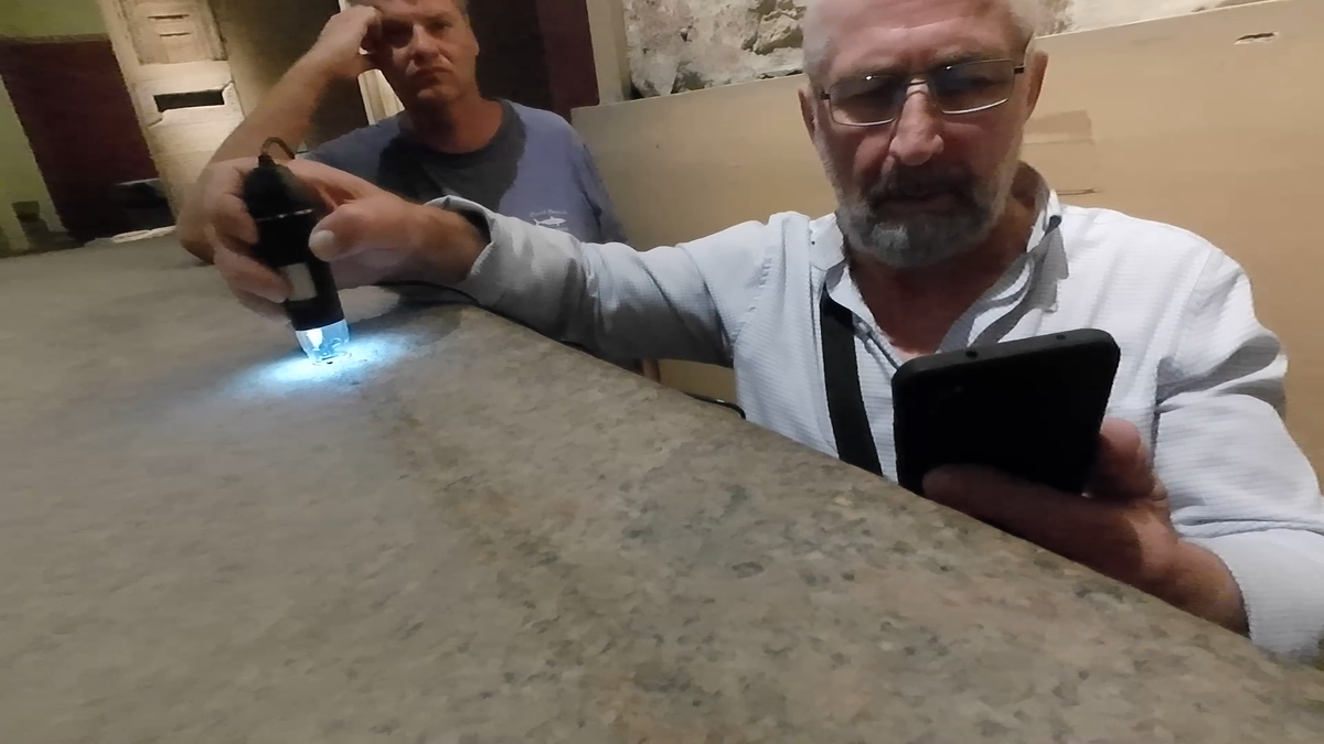 Процесс съёмки линии разметки. Михаил на заднем плане. Оригинальное фото.