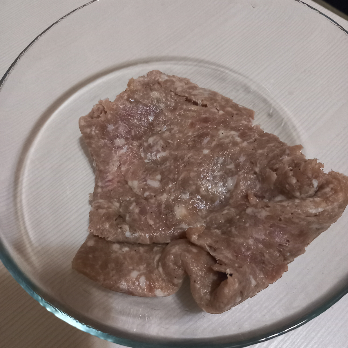 Я уже лук и чеснок вместе с фаршем прокрутила через мясорубку