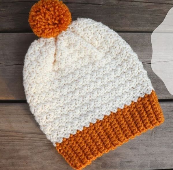    Фактурная шапка крючком от Sirin's Crochet   
Источник: Скриншот из видео