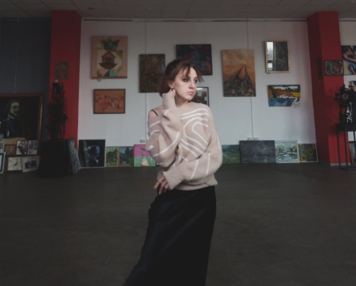 Арт директор, куратор галереи Республика изо Юлия Ломакина г. Барнаул.