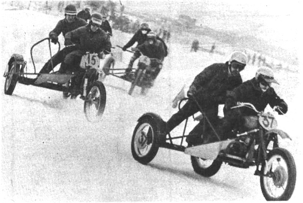 Стадион "Измайлово. Гонки на мотоциклах с колясками - "Московский автозаводец", 12 января 1982 г. Сканировано автором ИстАрх.