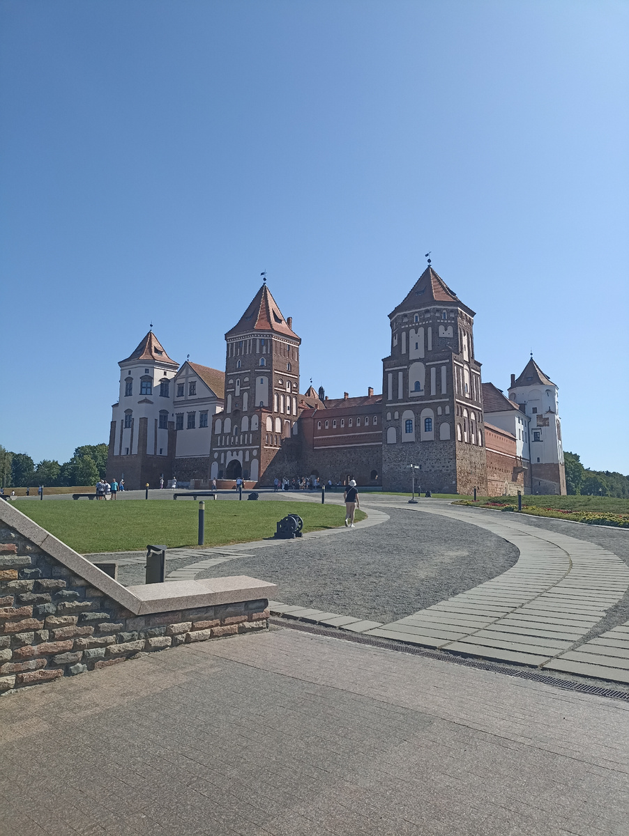 Красноармейская ул., 2, городской посёлок Мир. Фото автора. 
