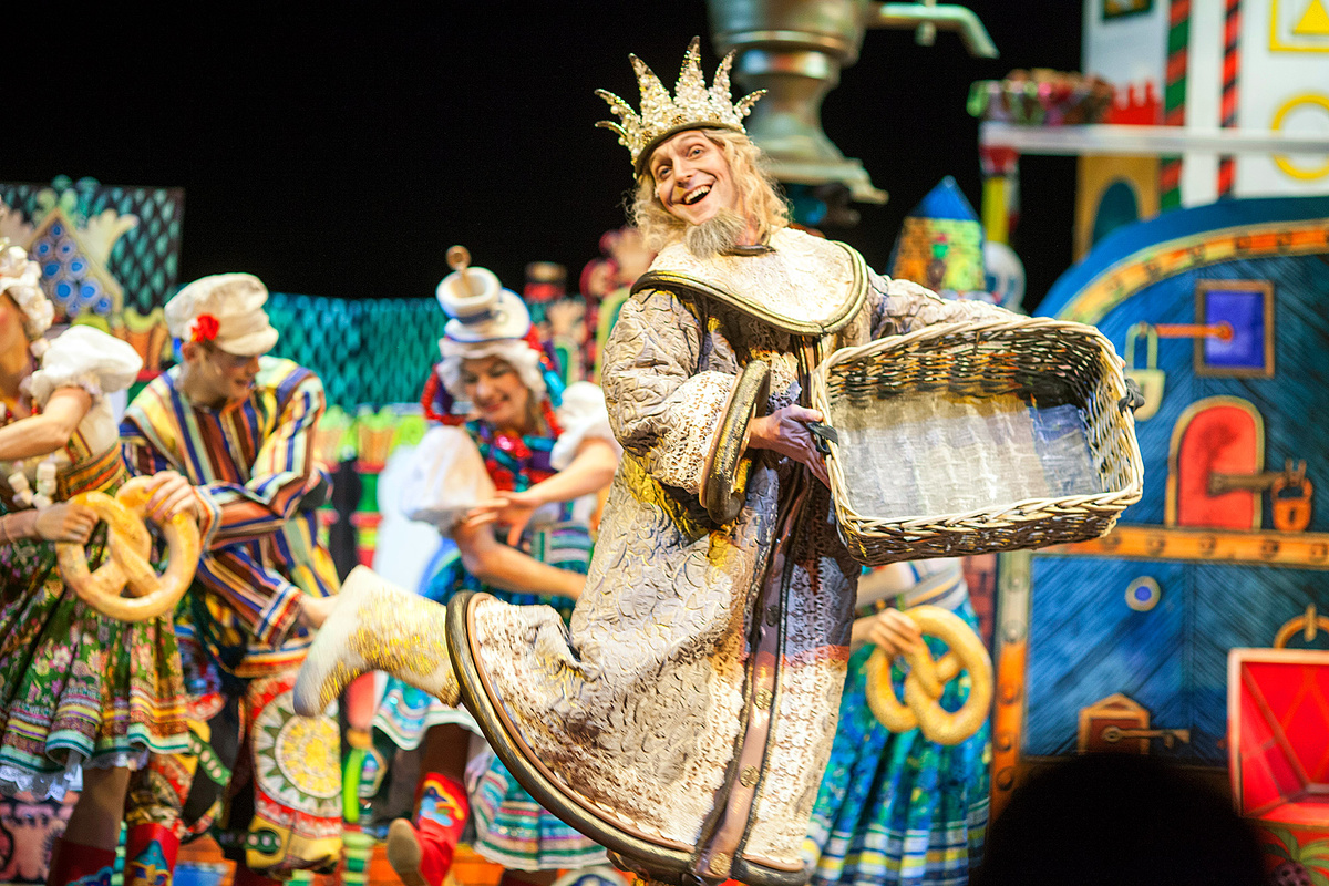 Фото спектакля с сайта театра