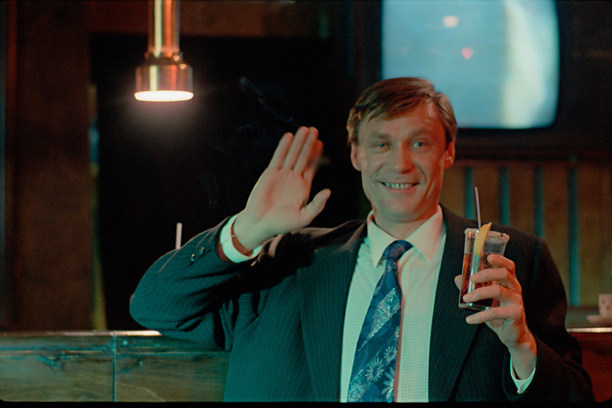 Телеканал «Мосфильм. Золотая коллекция»📷Александр Михайлов (Василий) на съемках фильма «Любовь и голуби», 1984 год