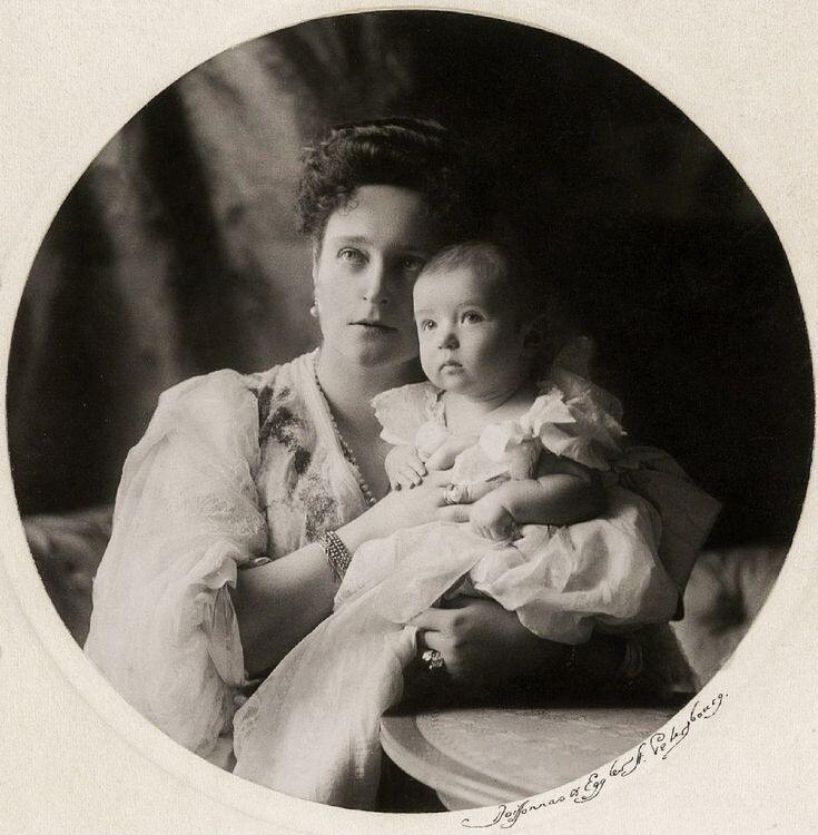 Александра Федоровна с Алексеем