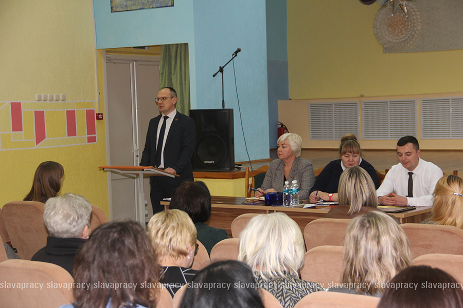     В Копыле прошла тематическая встреча с руководителями учреждений образования