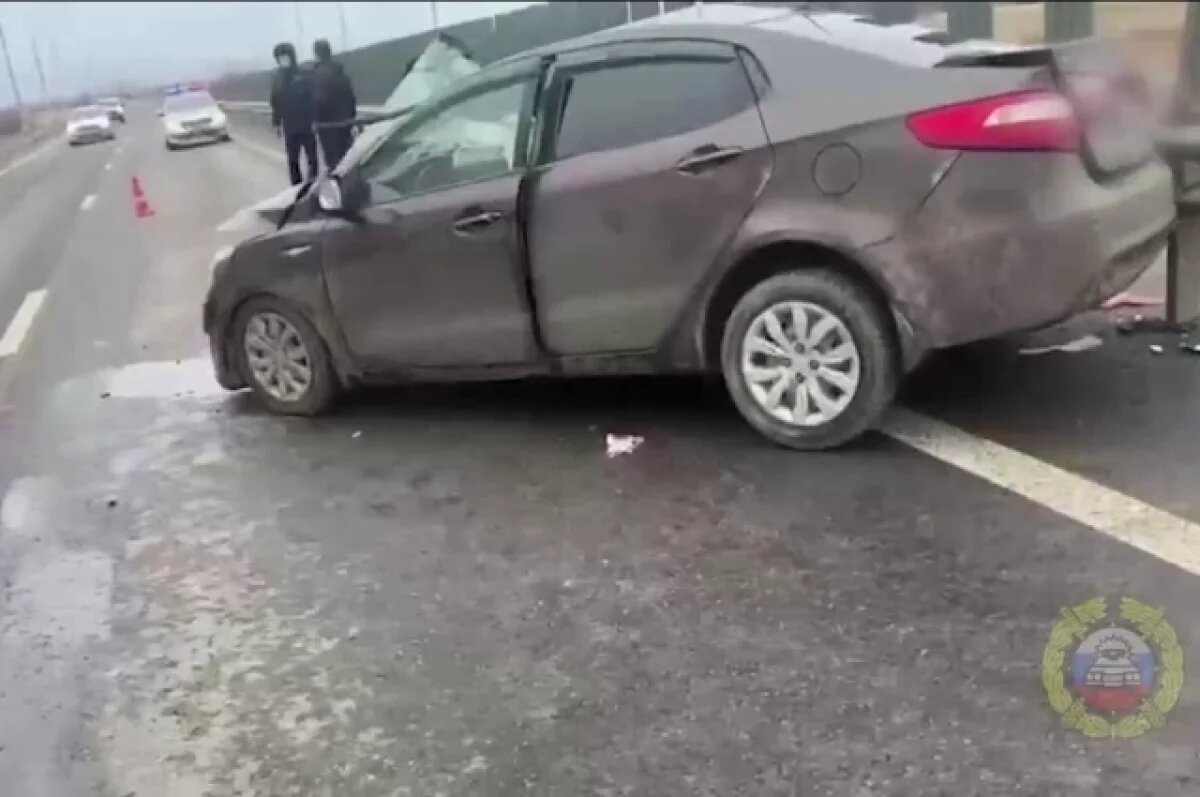    Последствие столкновения иномарки с припаркованной фурой показали в МВД