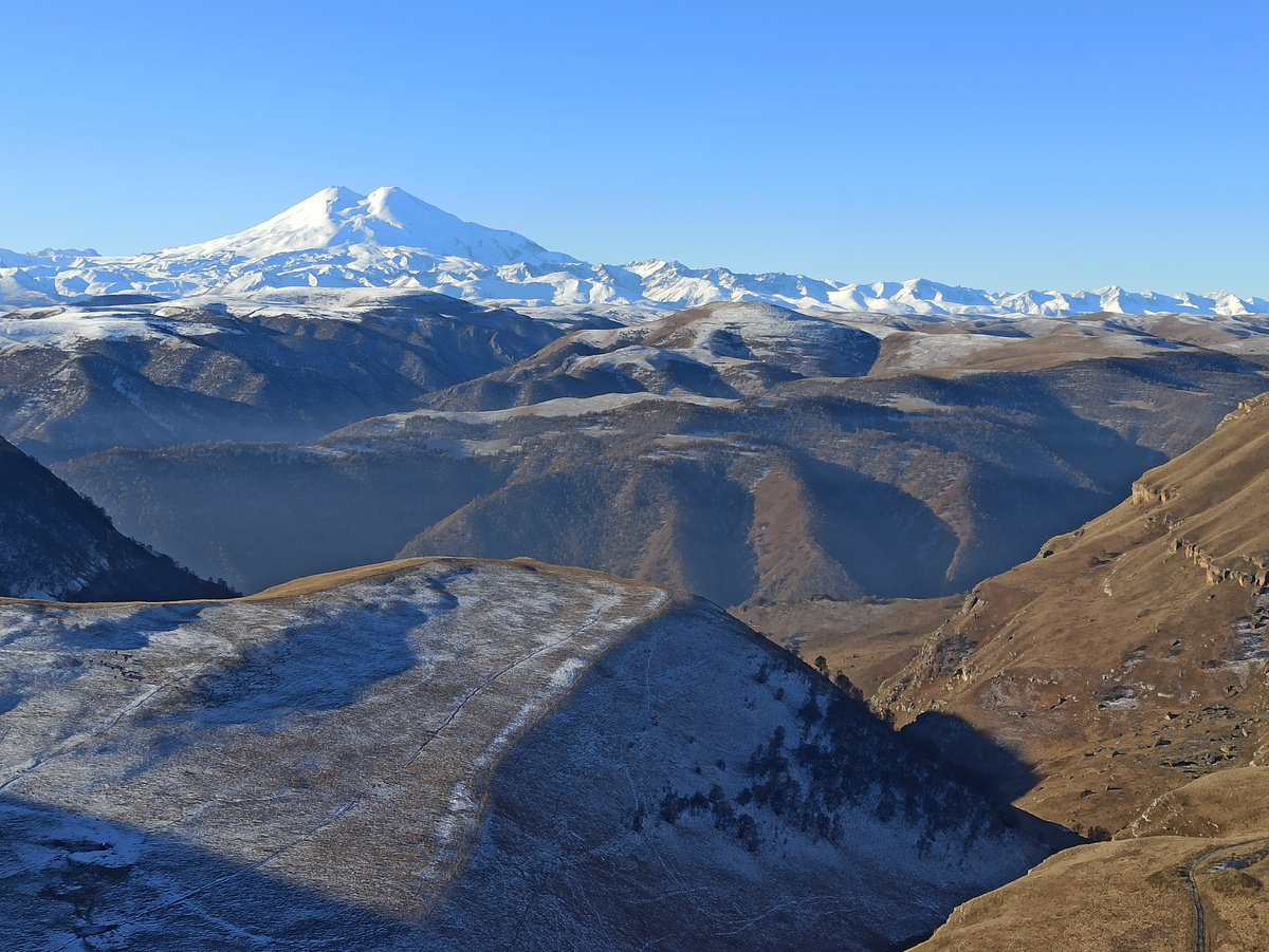 плато Шатджатмаз, вид на Эльбрус. Там мы встретили свой первый рассвет в горах